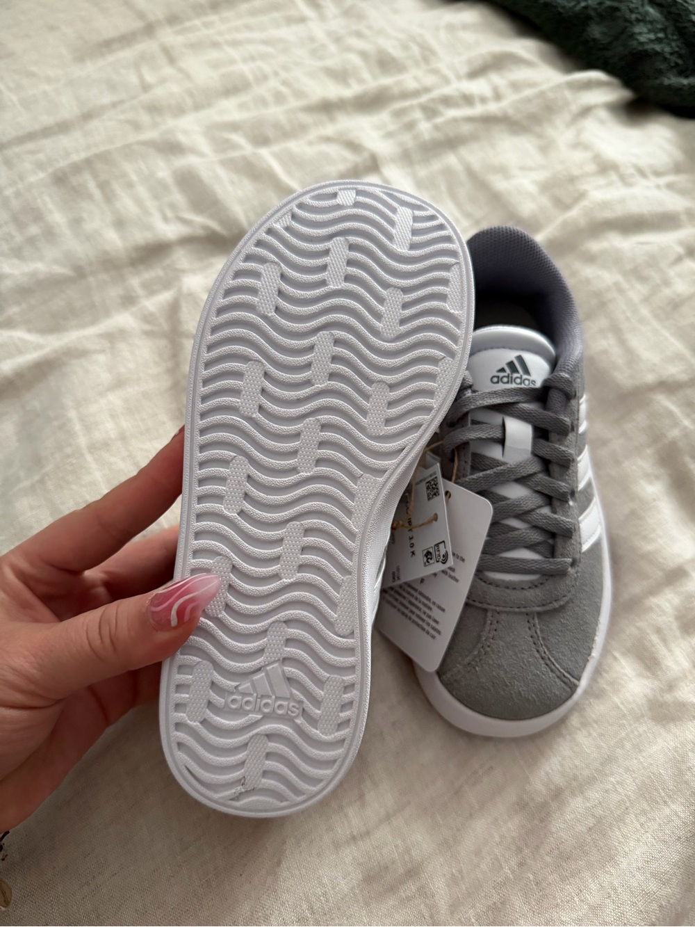 NEW Adidas Kids' VL Court 3.0 Gray & White Sneakers - Picture 5 of 7
